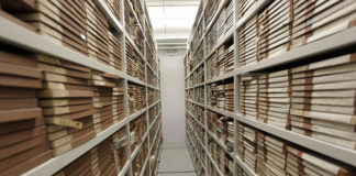 Czy firma archiwizacyjna zajmuje się także archiwizacją dokumentów cyfrowych?