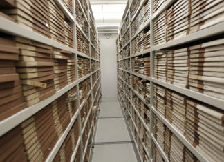 Czy firma archiwizacyjna zajmuje się także archiwizacją dokumentów cyfrowych?