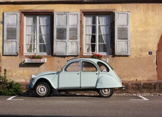 Ile pali Renault Kangoo 1.4 benzyna?