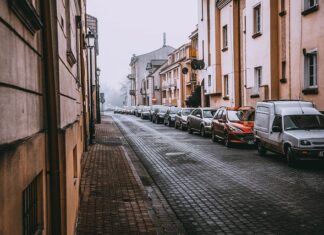 Gdzie zaparkować przyczepę kempingową?