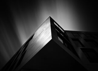 Jak wyciąć prostokątny otwór w plastiku?