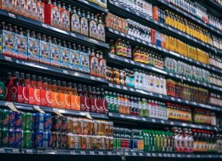 Kto obsadza puszki tynkarz czy elektryk?