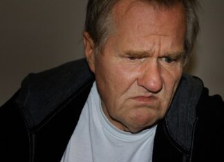 Czym szlifować płytki pod kątem?