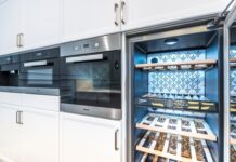 Chłodziarka – jak wybrać urządzenie, które usprawni przechowywanie i ekspozycję produktów? Chłodziarka