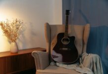 Nauka gry na gitarze i nauka gry na pianinie – jak rozwijać muzyczną pasję? Nauka gry na gitarze
